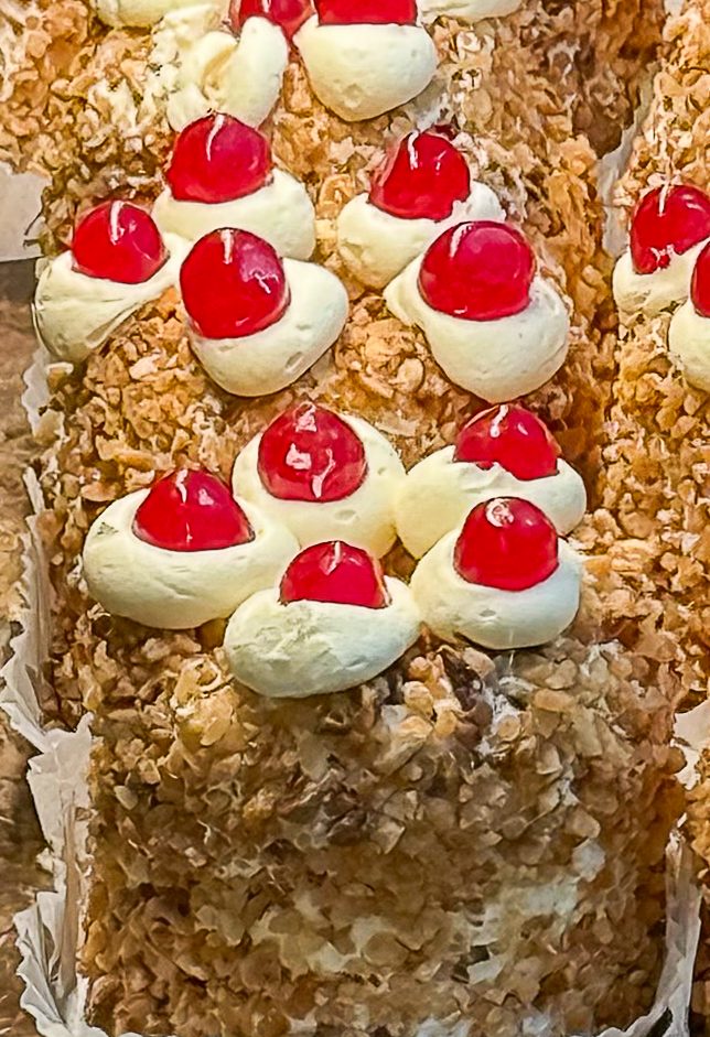 Geröstetes Fleisch mit knuspriger Haut und würziger Kruste.