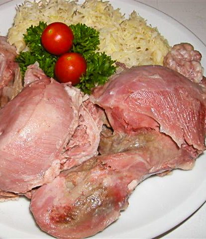 Geröstetes Fleisch mit knuspriger Haut und würziger Kruste.