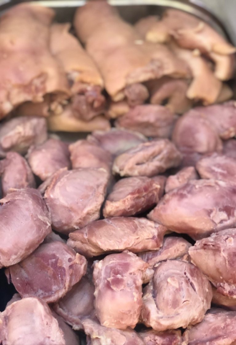 Wellfleisch Wellfleisch in einer Metallschüssel.